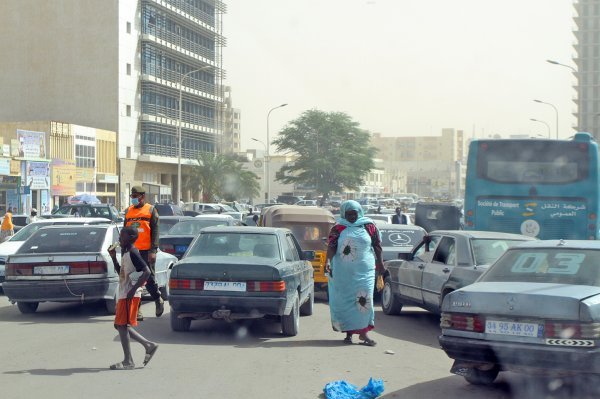 Prometna gužva u središtu Nouakchotta. Nemoguće ju je zaobići, kamo god se krenulo dalje iz grada