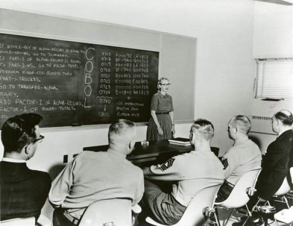 Grace Hopper bila je u prvom eskadronu žena čije su programerske usluge koristile američka vojska i NASA