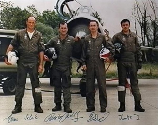 Hrvatski piloti Ivan Selak, Rudolf Perešin, Danijel Borović i Ivica Ivandić