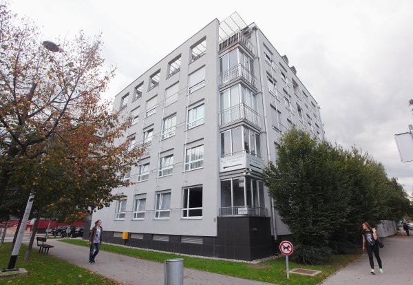 Zagrada u kojoj je stan Milana Bandića u Bužanovoj