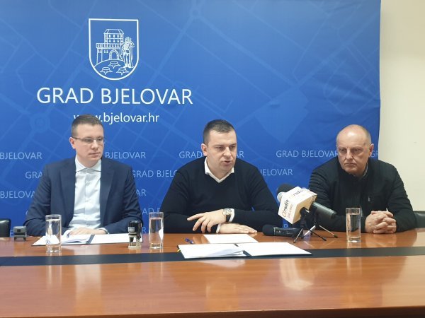 Potpisivabnje ugovora u Bjelovaru