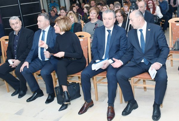 Ministri Medved i Horvat sudjelovali na Konvenciji zadruga hrvatskih branitelja u Topuskom