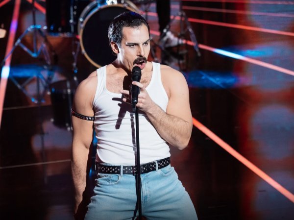 Fabijan Pavao Medvešek kao Freddie Mercury