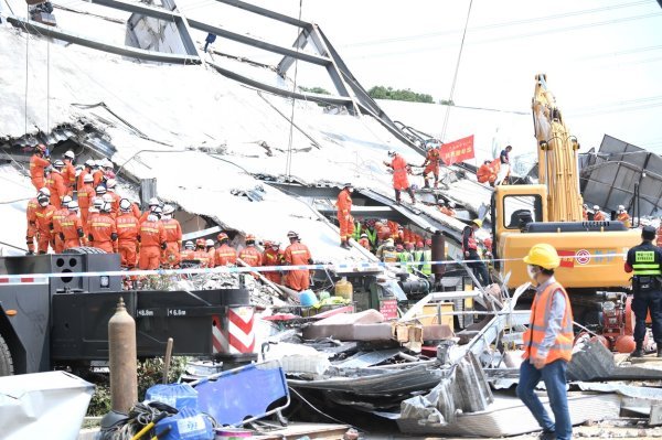 Kina urušavanje hotela