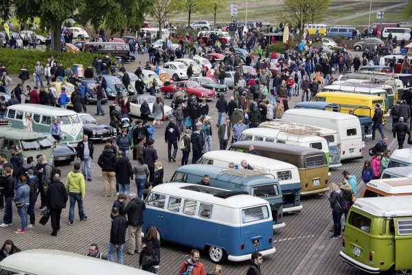 VW Bus susreti zaljubljenika u VW Bulli je uvijek privlačio veliki broj posjetitelja