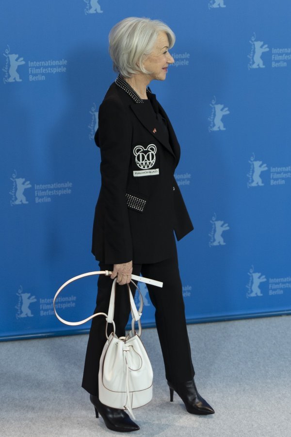Helen Mirren nosi torbicu Loewe