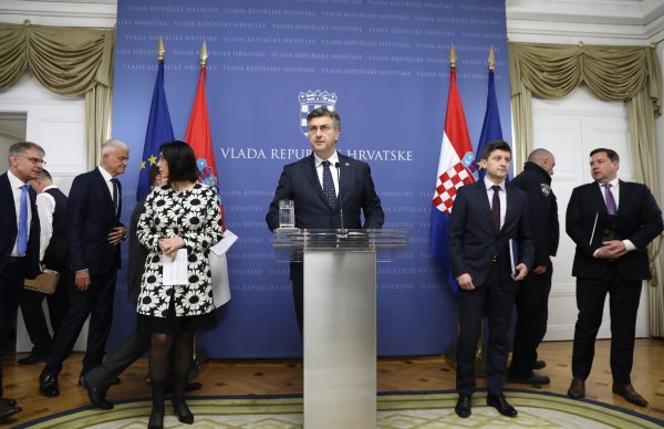 Premijer Andrej Plenković s ministrima i članovima Kriznog stožera
