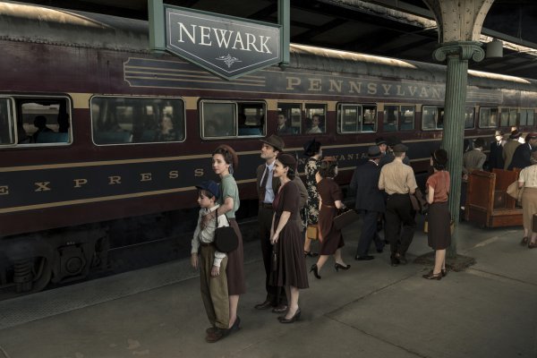 Azhy Robertson, Zoe Kazan, Morgan Spector i Winona Ryder