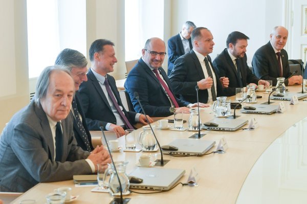 Sastanak u Vladi o aktivnostima za suzbijanje koronavirusa