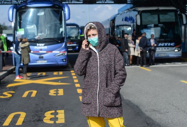 Velike gužve na graničnom prijelazu Bregana zbog epidemije koronavirusa
