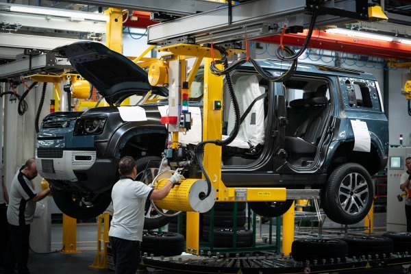 Novi Land Rover se proizvodi u tvornici u Nitri