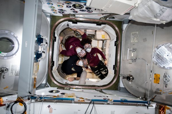 Astronauti Andrew Morgan, Oleg Skripočka i Jessica Meir trebali bi se sredinom travnja vratiti na zemlju