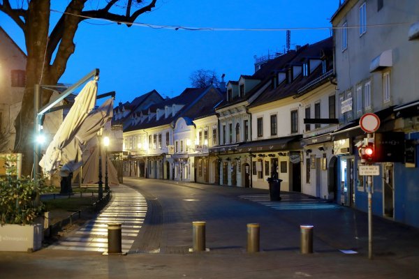 Prazna Tkalčićeva ulica