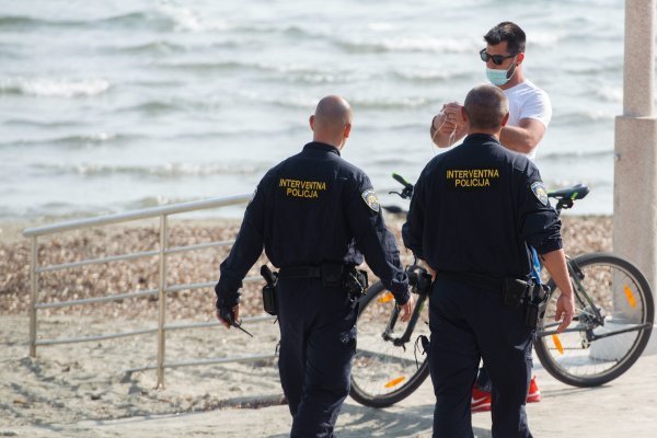 Split: Policija upozorava građane da napuste javni prostor i zapute se kućama