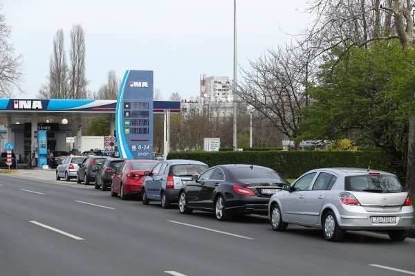 Zagreb: Gužve na benzinskim postajama