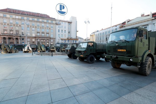 Vojska na Trgu bana Jelačića
