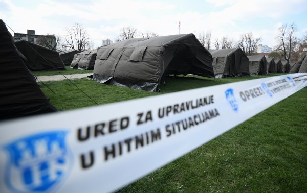 Šatorsko krilo na Trgu Franje Tuđmana za stradale u potresu
