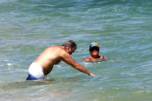 Pierce Brosnan s obitelji na Havajima