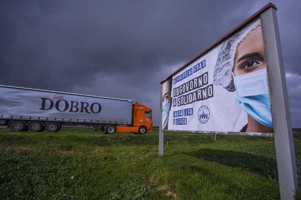 Osijek: Na obilaznici postavljen jumbo plakat o koronavirusu