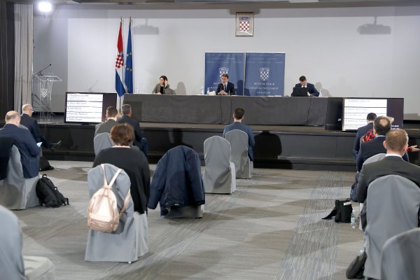 Sjednica Sabora u zgradi Ine