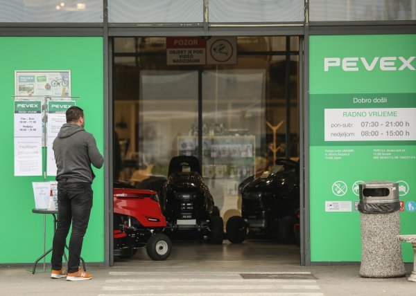 Pevex i Bauhaus ponovno rade