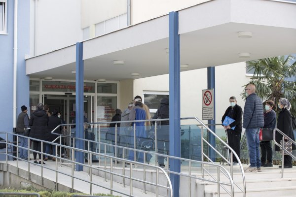 Gužva ispred Klinike za onkologiju KBC-a Split