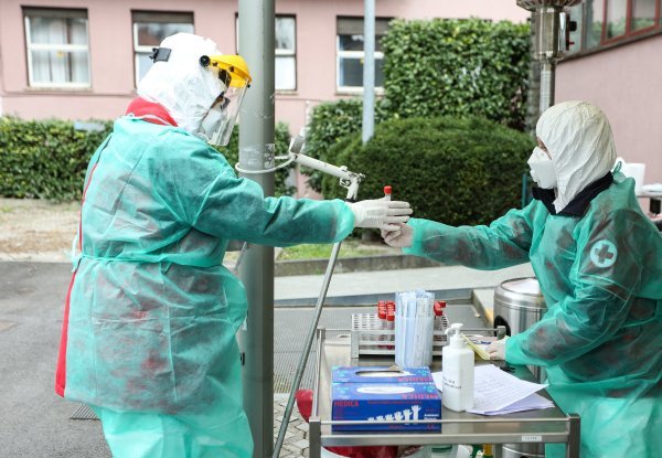 Drive in testiranje na koronavirus