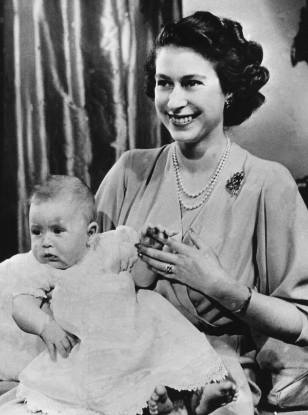 Kraljica Elizabeta II i princ Charles