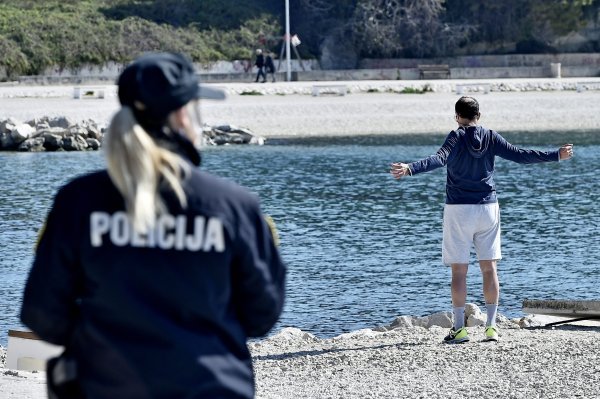 Split: Policija i GSS upozoravju građane da drže razmak