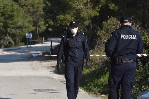 Šibenik: Policija zatvorila šetnicu u kanalu sv. Ante zbog mogućnosti okupljanja građana