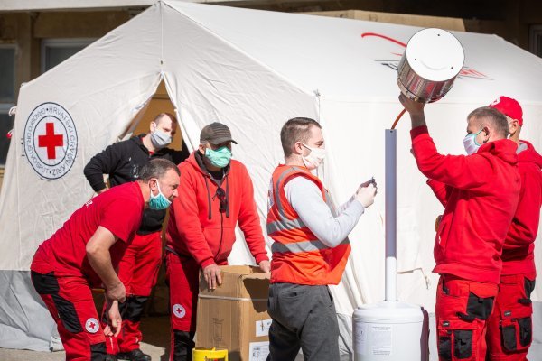 Split: Ispred bolnice Križine postavlja se šator za uzimanje brisa za testiranje od koronavirusa