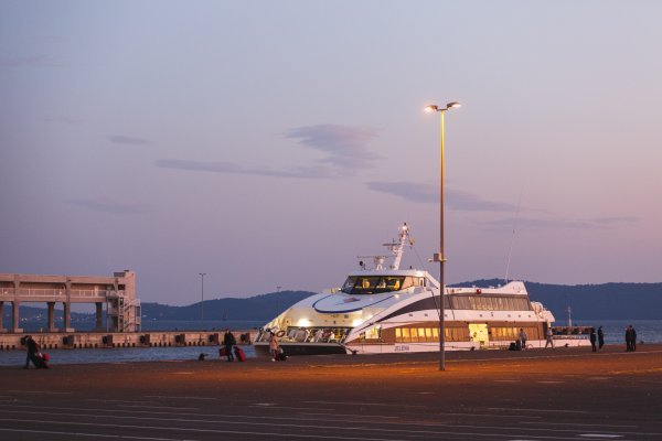 Zadar: Katamaran iz Ancone dovezao 35 hrvatskih državljana