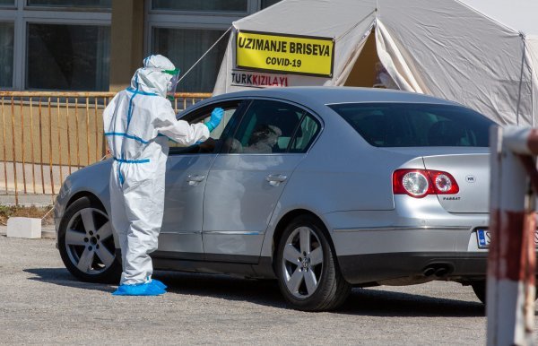 Drive in uzimanje briseva za testiranje na koronavirus