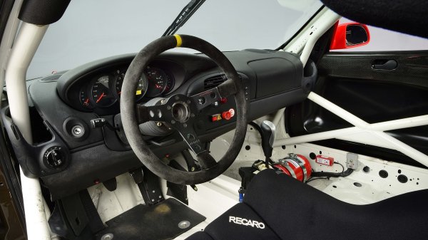 Volan u modelu Porsche 911 Cup 996 (2000.)