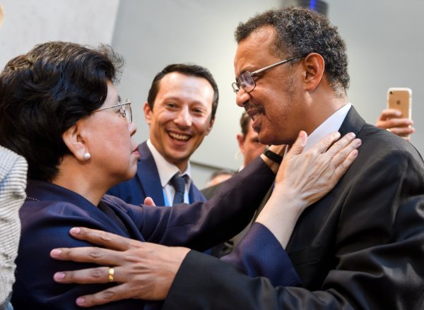 Generalna direktorica Svjetske zdravstvene organizacije na odlasku Margaret Chan sa svojim nasljednikom Tedrosom Adhanomom Ghebreyesusom