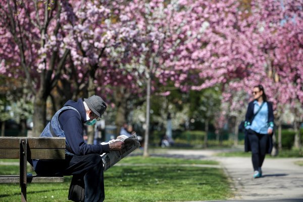 Unatoč upozorenju o zabrani kretanja, građani starije životne dobi i dalje su vani