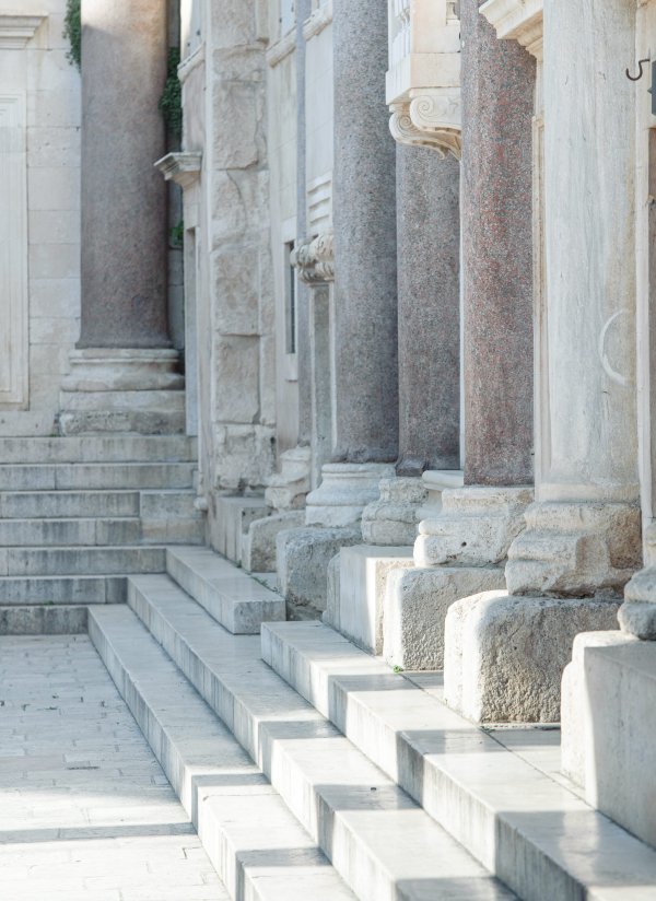 Uskršnja misa u katedrali sv. Dujma održava se bez prisutnosti vjernika