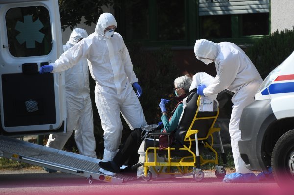 Split: Nakon odgode započela evakuacija 150 štićenika Doma za starije i nemoćne