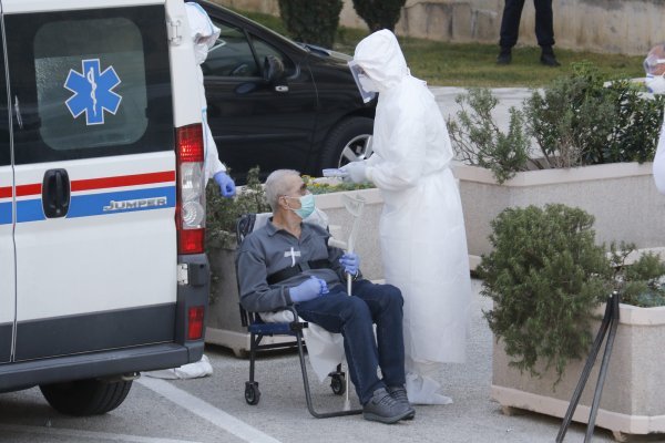 Makarska: Dolazak evakuiranih korisnika iz Doma za starije Split u lječilište