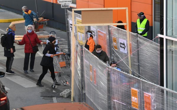 U Austriji otvoreni mali dućani i vrtni centri