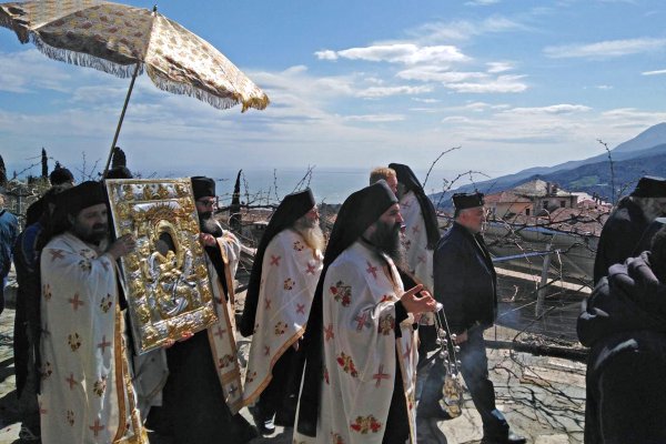 Monasi na grčkom otoku Atosu neometano održavaju procesije