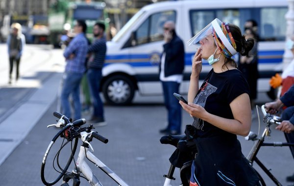 Zagrepčani čekaju spuštanje sjevernog tornja katedrale