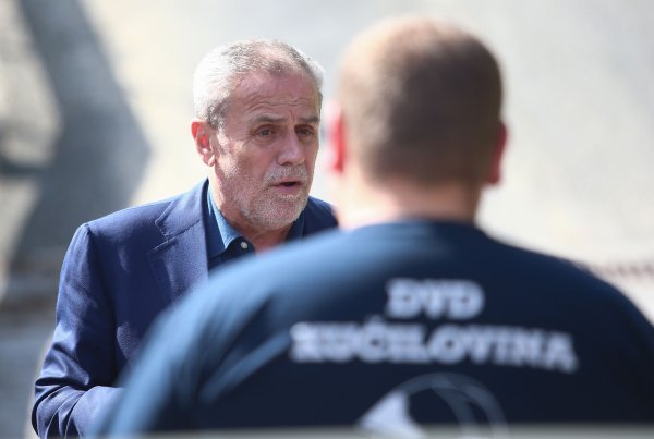 Zagreb: Bandić obišao Kučilovinu gdje počinje podjela građevinskog materijala stradalima u potresu