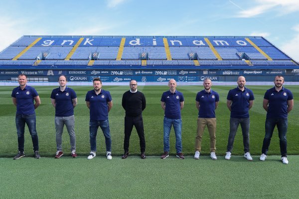 Trener Jovićević i suradnici kao članovi stručnog stožera prve momčadi
