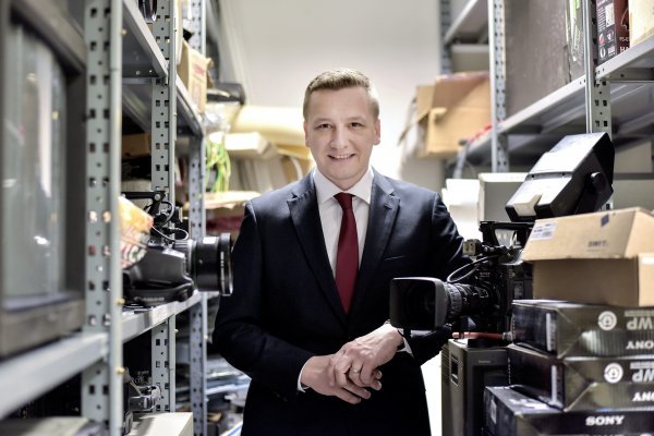 Sa svojom suprugom Ivanom živi bračnu idilu