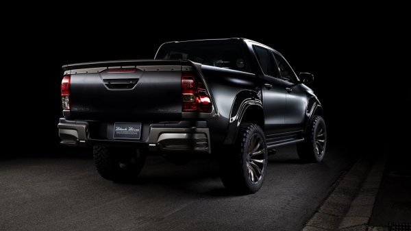 Toyota Hilux 'Sports Line Black Bison'