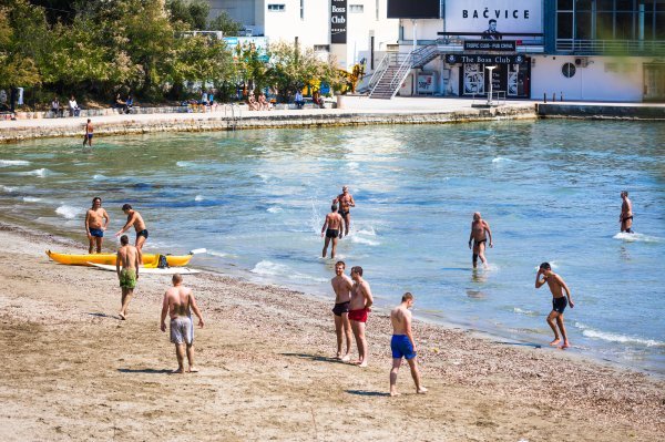 Posljednji dan prije popuštanja mjera na Bačvicama