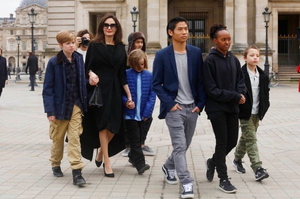 Angelina Jolie s djecom