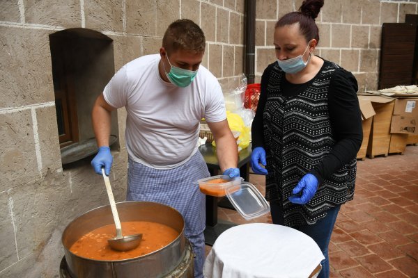 Đurđevac: Umjesto tradicionalne proslave praznika rada održana je podjela graha "Grah to go"