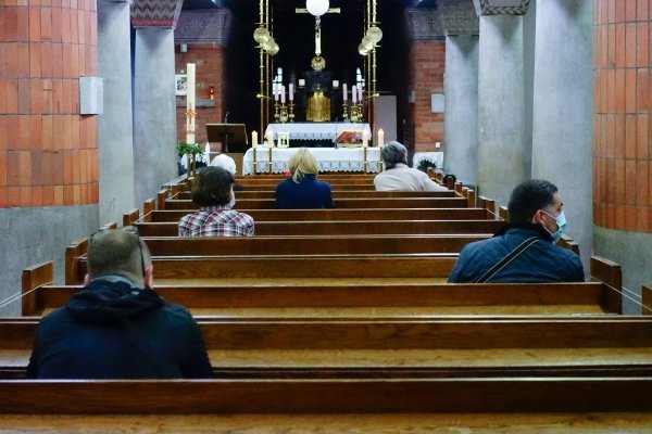 Nakon popuštanja mjera održana misa u crkvi Majke Božje Lurdske